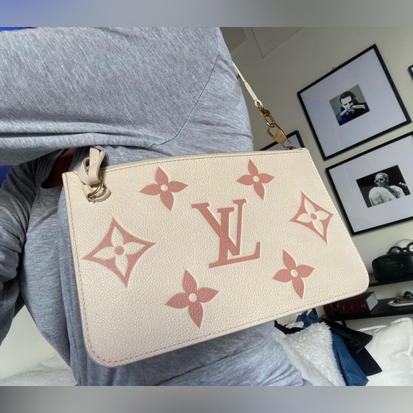 Authentic Louis  Vuitton Wristlet - Picture 9 of 16